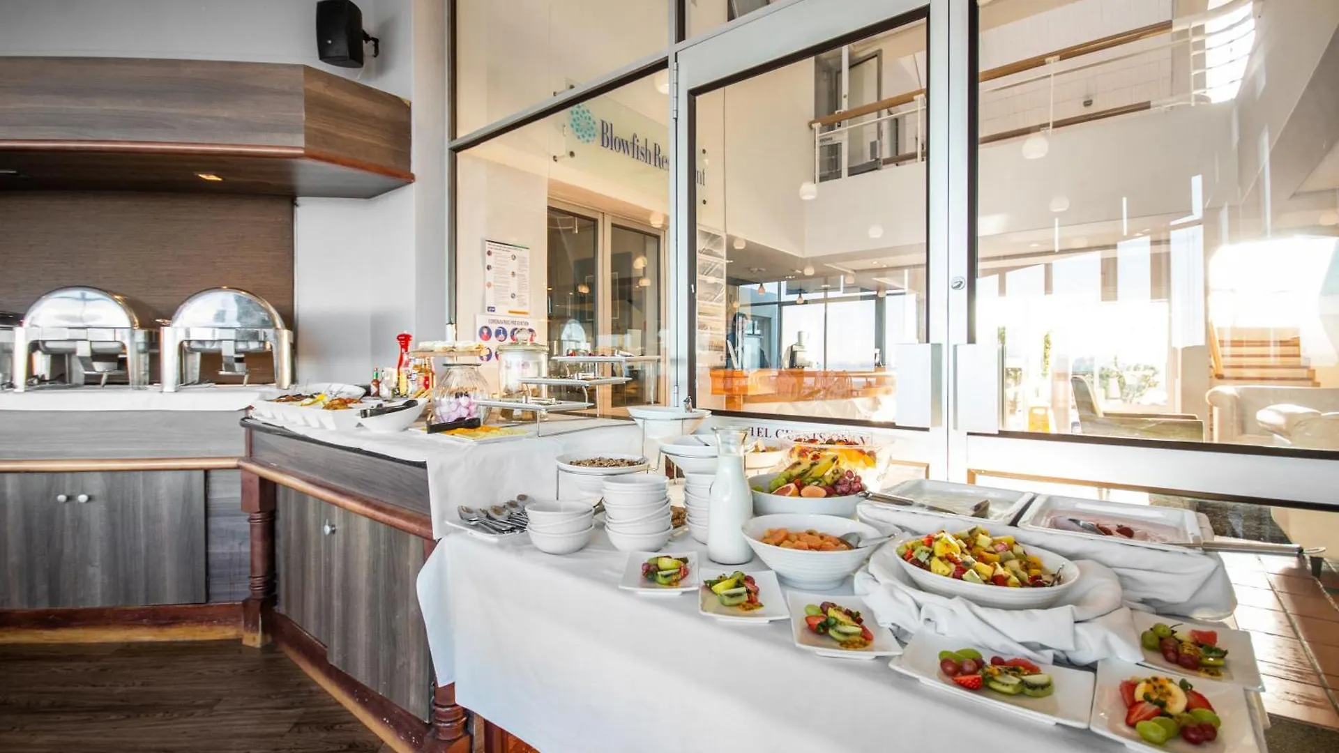 Dolphin Beach Hotel Self Catering Apartments Bloubergstrand 4*,