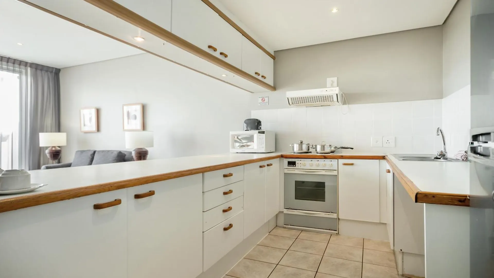 Dolphin Beach Hotel Self Catering Apartments Bloubergstrand