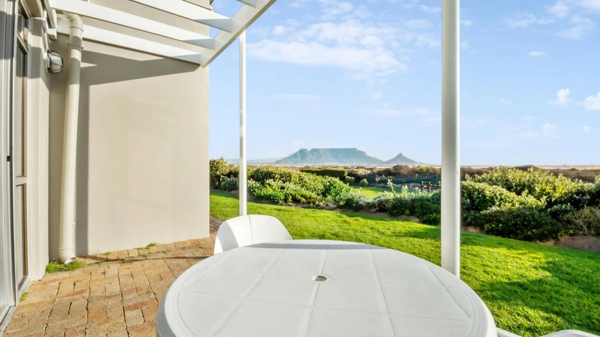Dolphin Beach Hotel Self Catering Apartments Bloubergstrand
