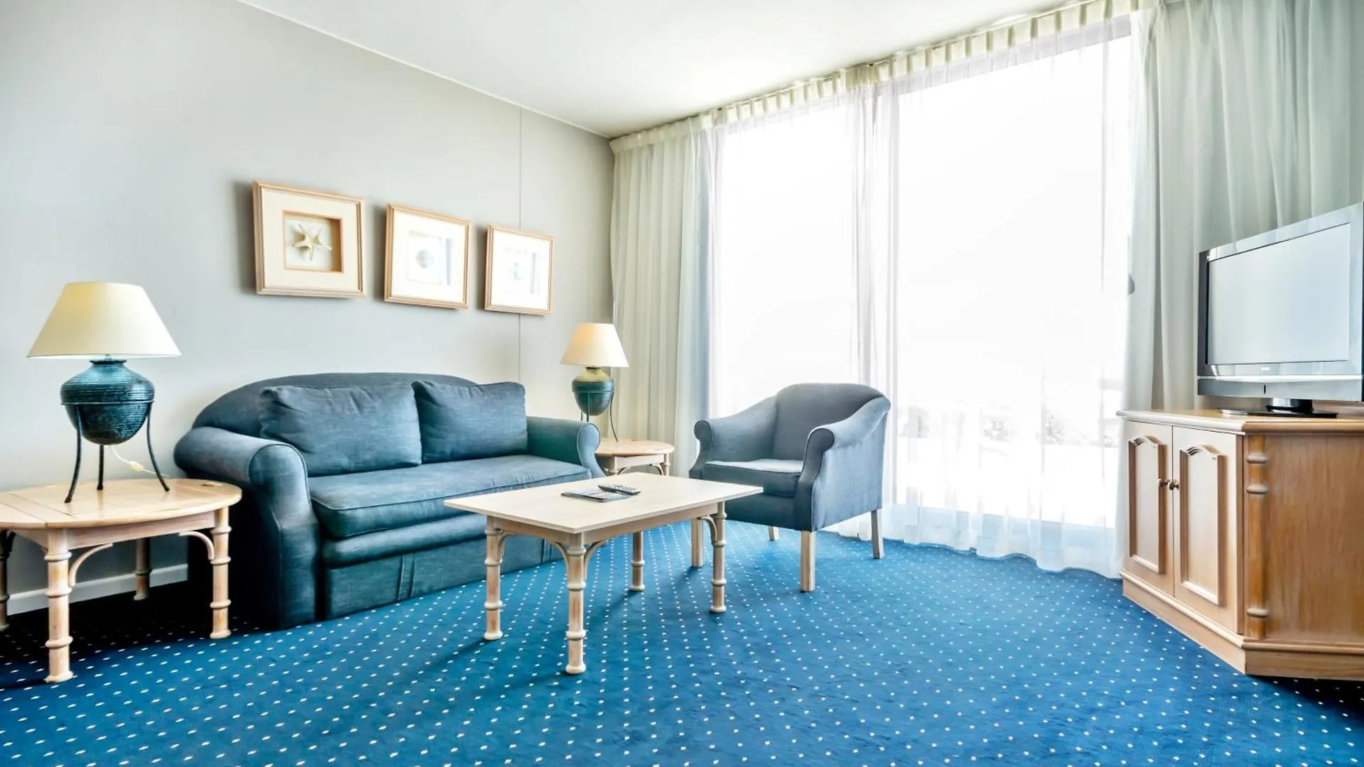 Dolphin Beach Hotel Self Catering Apartments Bloubergstrand