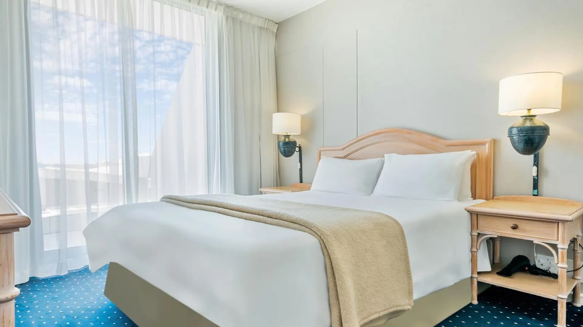Dolphin Beach Hotel Self Catering Apartments Bloubergstrand