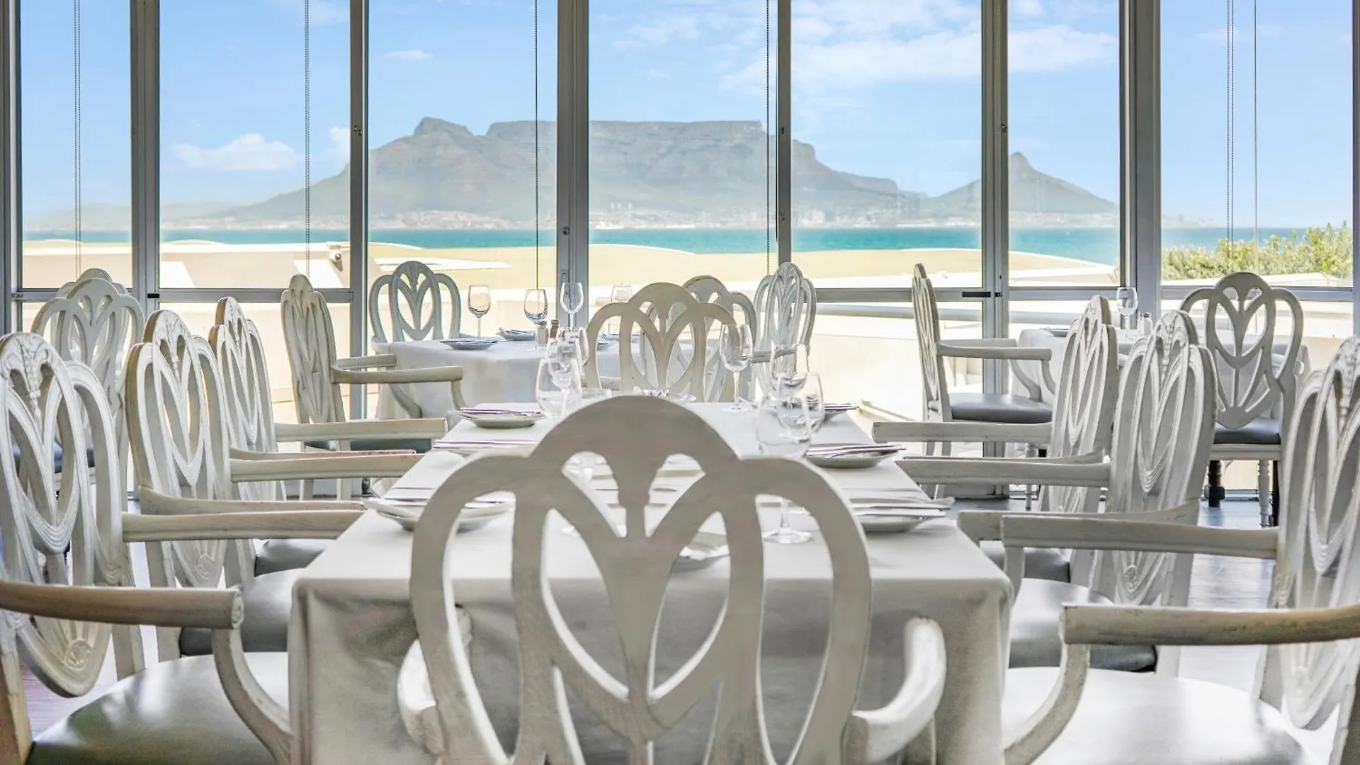 Dolphin Beach Hotel Self Catering Apartments Bloubergstrand