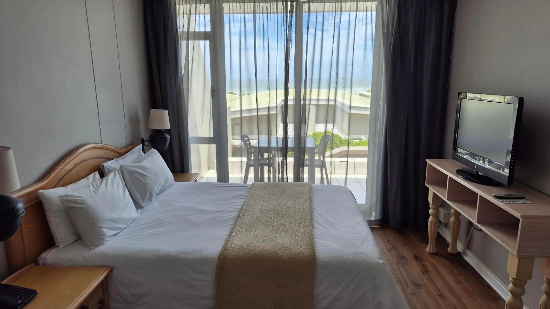 Dolphin Beach Hotel Self Catering Apartments Bloubergstrand