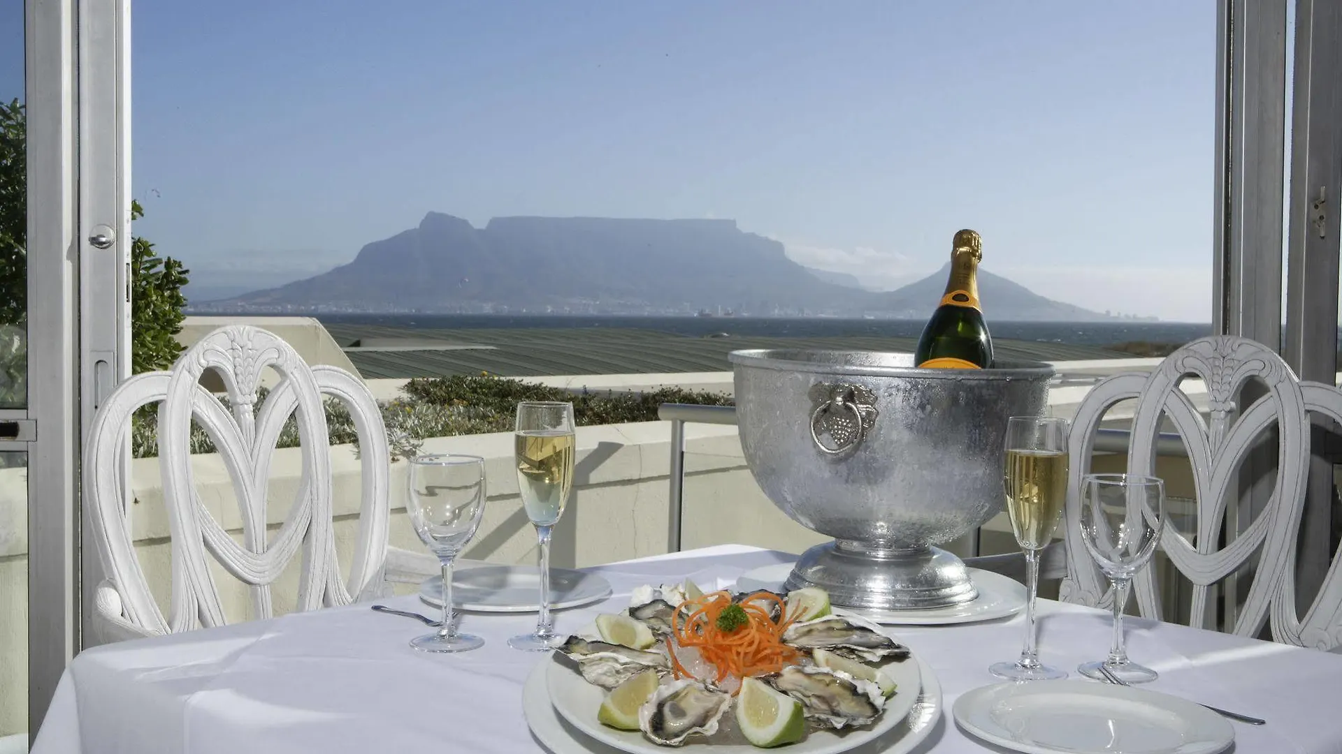 Dolphin Beach Hotel Self Catering Apartments Bloubergstrand