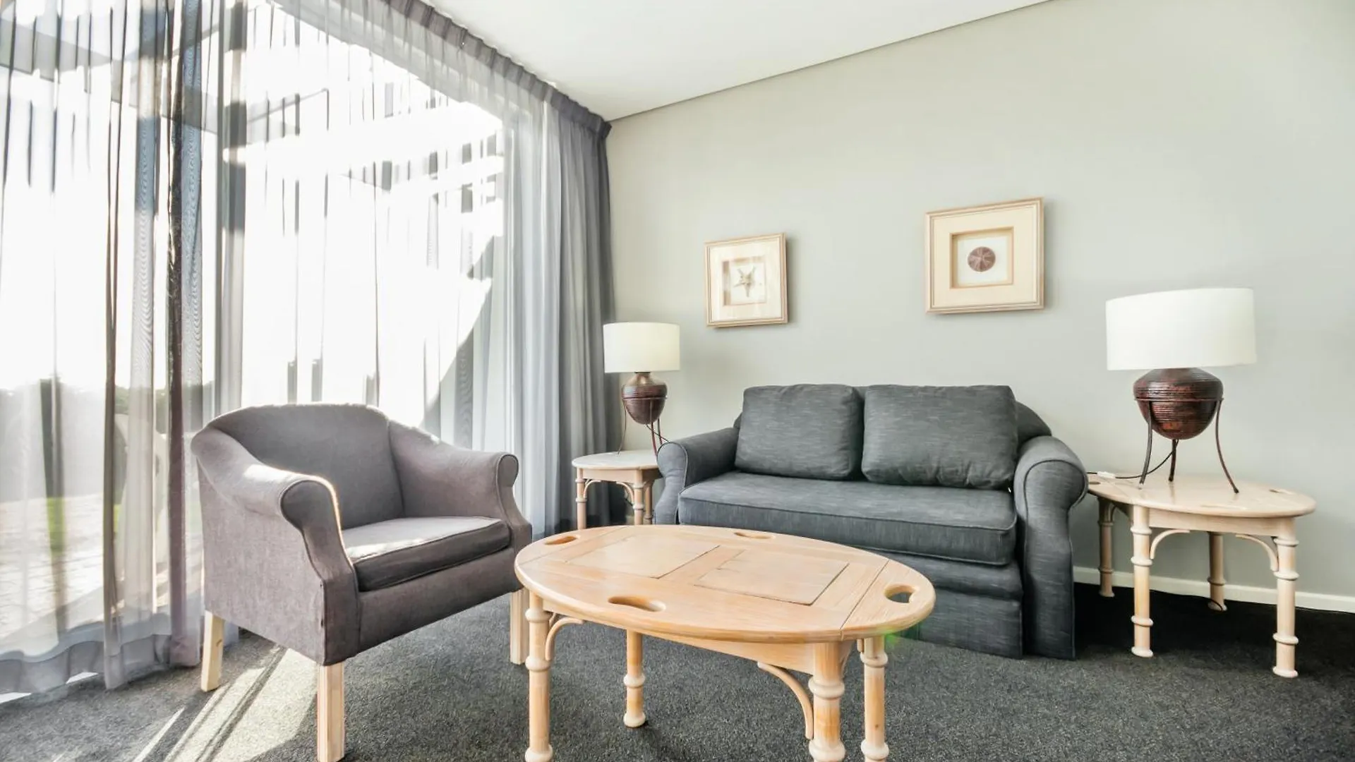 Dolphin Beach Hotel Self Catering Apartments Bloubergstrand