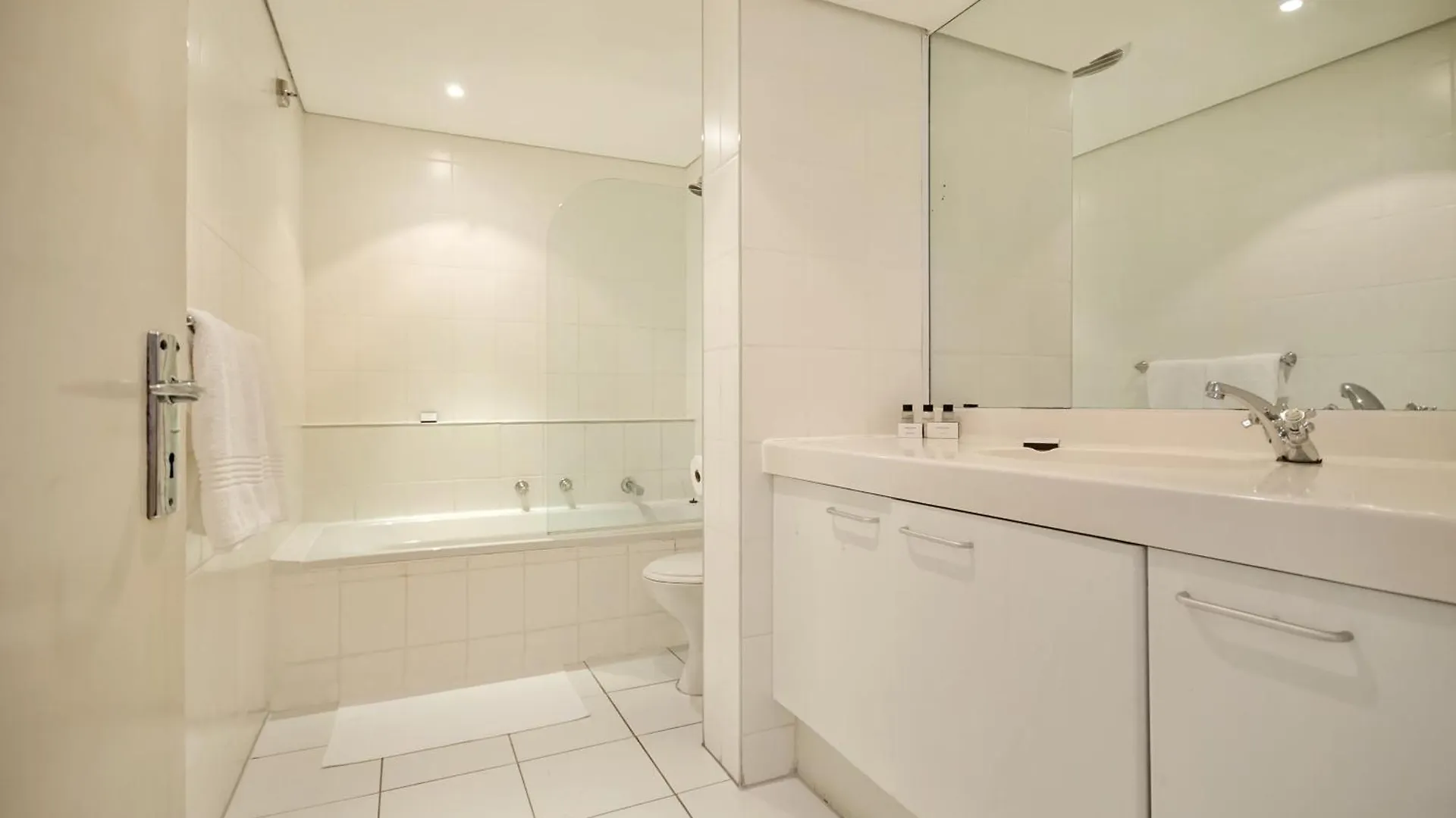 Dolphin Beach Hotel Self Catering Apartments Bloubergstrand South Africa