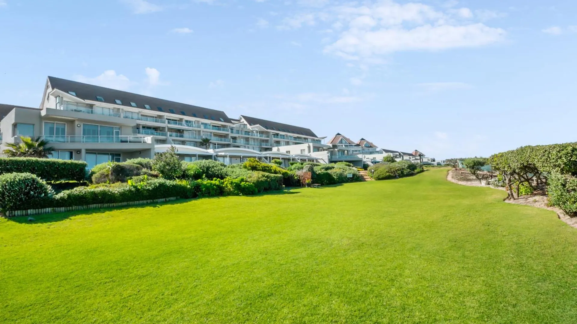 Dolphin Beach Hotel Self Catering Apartments Bloubergstrand