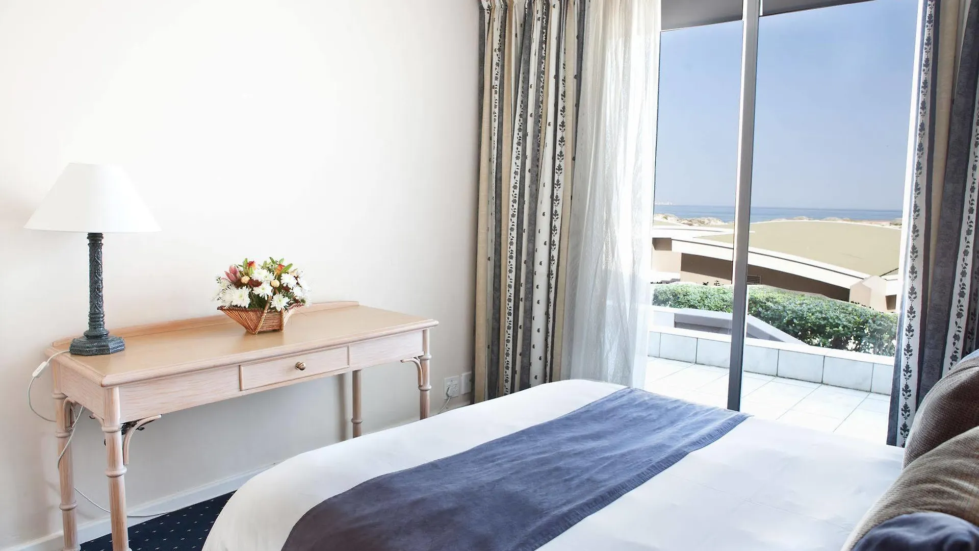 Dolphin Beach Hotel Self Catering Apartments Bloubergstrand